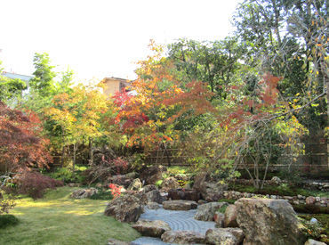 【未経験からチャレンジOK】
チームワークを大切にしながら
自分自身も日々成長できる環境です♪
英語スキルが活かせるお仕事★