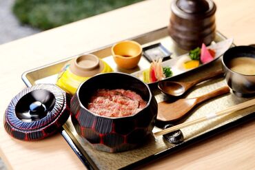 ◇20代～50代まで幅広く活躍中◇
家族のように温かなスタッフがお待ちしております♪