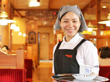木のぬくもり溢れる温かな雰囲気の店内。
お客様がくつろげる空間作りを目指して
一緒にお店を盛り上げていきませんか？
