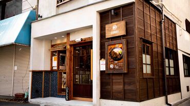 KARICOMA　　 古民家を改装したようなスパイス香るカフェ風カレー店★
料理も接客も楽しく学べる職場です◎