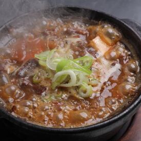 おいしいまかないあり☆
もつ焼きなど満足度の高い
メニューが食べられます！
食費も浮いて一石二鳥ですよ◎