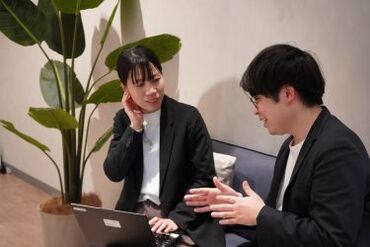 ヘッドオフィスジャパン株式会社 ★20~40代が活躍中★
困っているスタッフがいたらスグに周囲にいる先輩が助けてくれる…〈優しい〉職場です♪