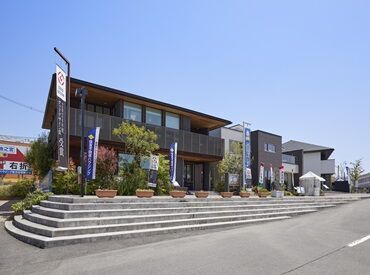 ★通勤ラクラク★
マイカー通勤OK！
天気に左右されない安心感！
お仕事帰りに買い物にも行けちゃいますよ♪