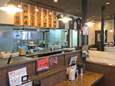 \Wワークにもピッタリ♪/
1日3h~シフト調整しやすい!
学生~フリーターさんまで年齢も経験も関係なく
みんな和気あいあい◎