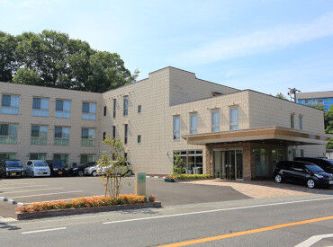 福山東ショートステイそよ風 ＼正規フルタイム社員の募集です！／
30～50代を中心に、全世代のスタッフ在籍！
世代を超えて、自然と打ち解けられる職場です＊