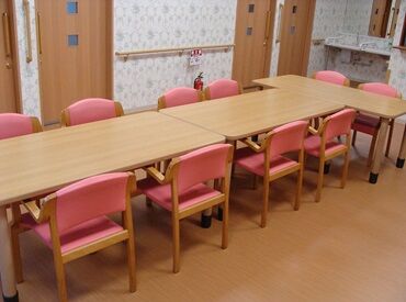 研修・先輩のサポートがあるため未経験の方も安心!
資格取得支援でスキルアップをしながら
長期で腰を据えて働けます◎