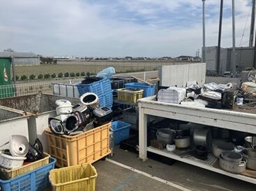 「大丈夫？」「何か手伝おうか？」と
お互いに声を掛け合いながら業務を進めています！
チームワーク抜群の職場で働きやすい◎