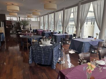 BLT STEAK GINZA その場、その時にあった言葉遣いや
マナーも知らぬ間に身に付く環境です！
どんどん対応力もUPして、人間力もUP！