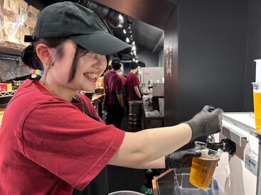 ＼新大学生も歓迎です！★／
飲食未経験の方も経験のある方も大歓迎☆彡
ココならではの、他とは違う接客が体験できるハズ！