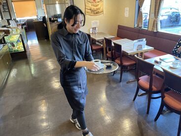 支留比亜珈琲 《　未経験でも歓迎　》
覚えたら簡単！
カフェでのホール・キッチン補助をお任せ♪
学校やWワークの空いた時間を有効活用◎