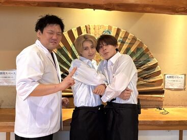 その日その日の新鮮で美味しい食材を提供する和食のお店♪
制服も雅な雰囲気(*^^*)
無料のまかないも美味しいと評判です◎