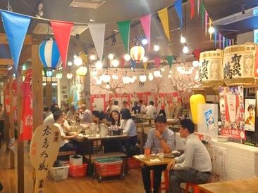 店内はお祭りみたいに
ワイワイ楽しい雰囲気♪
堅苦しさは一切なし◎

外国人のお客様も多く
英語が好きな方、学びたい方も◎
