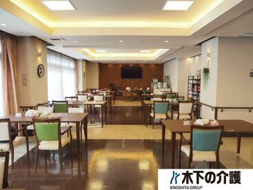 リアンレーヴ新小平 木下の介護では「多くの人に携わっていただきたい」という思いがあり、
経験を問わず20～50代が活躍中♪
研修やフォローも万全♪