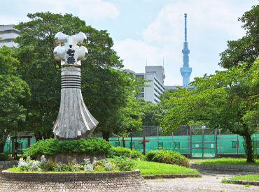 都立東白鬚公園内 東白鬚公園サービスセンター 自然が好きな方は必見＊
季節の植物や水辺を楽しみながら心地よく働けます！