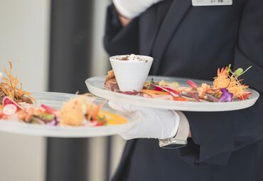 一生に一度のステキな瞬間をお手伝いするお仕事です♪
是非一緒に働きましょう◎