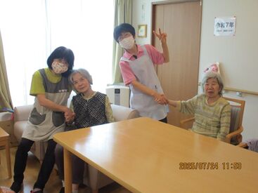 グループホーム 花物語なかはら西（株式会社日本アメニティライフ協会） ＜事前の施設見学OK！＞
幅広い世代のスタッフが活躍中！
ご入居者様もスタッフも含め
暖かい雰囲気の中で過ごしていますよ☆