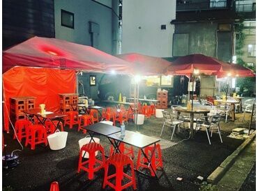 ランチはカフェ、夜はテラス席メインのバーに変身**
常連さん多数♪ お客さまにずっと愛されてきた
地元密着のダイニングバー◎