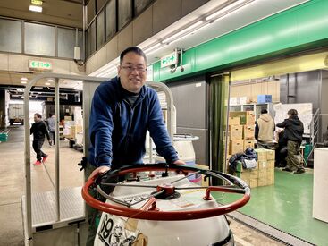 ＼普通免許(AT可)があればOK！／
無料駐車場完備でマイカー通勤の方も安心◎
市場勤務のため、早朝の通勤にも便利な立地です♪