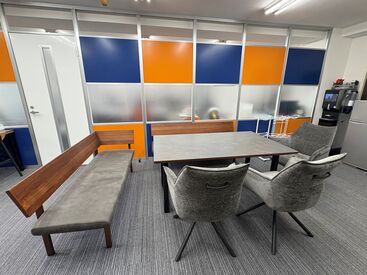 < オシャレ自由 >
髪型/髪色自由、ピアス・ネイルなど
働くのにオシャレを
我慢する必要はありません♪