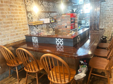 タイルやレンガ、木目調のフローリング…etc.
海外風情たっぷりのオシャレな店内♪
お友達にも自慢できちゃうお店なんです◎