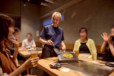綺麗な店内！
おしゃれな個人経営の鉄板焼店で
新しいバイトライフを始めよう！
常連も多くアットホームな雰囲気が魅力♪