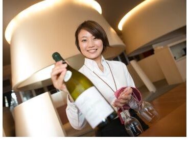 KICHIRI 新宿WEST ★学生さん大歓迎★
未経験や初バイトも大歓迎♪
優しい先輩が丁寧に教えるのでご安心を◎