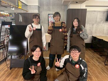 オレタン 福岡天神店 20代～30代のフリーター・大学生活躍中♪
春から働いてくれるスタッフさんを大量募集！
スタート同じで安心です(^^)/
