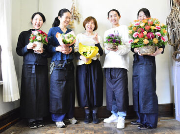 KAMOE / 花萌 髪色・ピアスなどなどOK！
服装も自由でOK！
オシャレを楽しみながら働きましょう♪