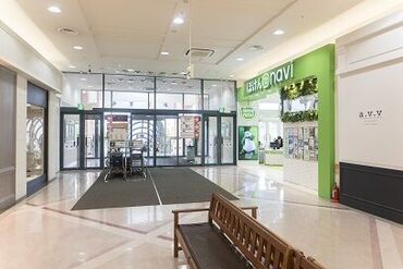 基本的なPC操作できればOK!
キーボードで文字が打てれば大丈夫。
困った時は先輩がサポートします♪
基本は座りながら勤務★