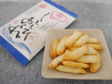 看板商品のしろえびあられです。地元をはじめ、全国のお客様に愛されている商品です。
