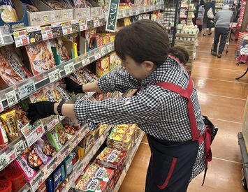 【長期バイトも同時募集】
年末年始の短期でお仕事後…
長期への切り替えもOKです◎
高校生～シニアまで幅広く活躍中☆