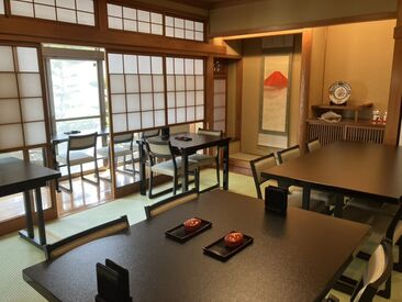 スタッフ想いの店主・和田さんと奥さん♪
※スタッフさんの制服は着物ではないので、着替えやすいです◎