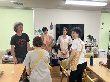 スタッフも利用者様も笑顔が溢れる職場☆
スタッフ同士の距離感も程よく、
オンとオフのメリハリをつけながら働けますよ◎
