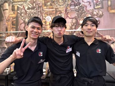 赤から上野駅前店 学生さんも多数活躍中！年齢や経験は不問です！
髪色や髪型も自由！嬉しいまかないも★