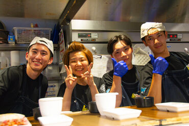 学生・フリーター・主婦(夫)さんなど…
幅広く活躍中!
柔軟シフトだからどんな人でも働きやすい♪
スキマバイトにもピッタリ◎