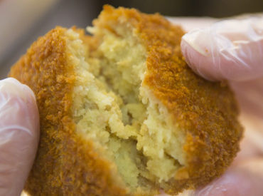 土日祝に勤務できる方は採用率UP中↑
手当もつくので効率よく稼げますよ♪