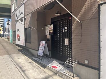 アメリカンライブハウスバー マリリンモンロー ≪経験者・未経験者どちらも大歓迎！≫
日払い＆手渡しでらくちん！