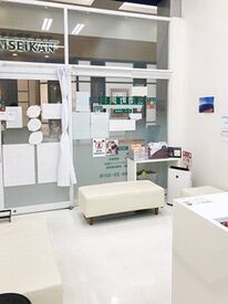 眼科で患者さまの受付や、
検査補助のお仕事をお願いします＊
お仕事はしっかり教えるので
初めての方もご安心ください♪