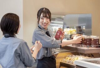カフェ・ド・クリエ ホピタル 藤田医科大学病院店 「学校帰りに働きたい！」「しっかり稼ぎたい！」など…都合に合わせて働き方を調整します◎