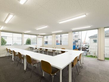 リニューアルしたばかりの綺麗な職場！
スタッフさん同士仲が良く、和気あいあいとした雰囲気です♪
