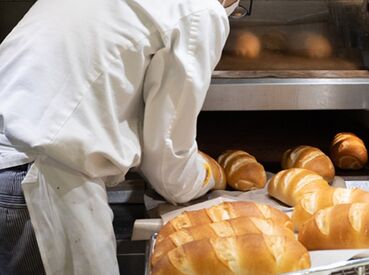 制服支給で毎日の服選びの負担なし！
こだわりの制服でモチベーションを高く
楽しみながら働くことができますよ☆