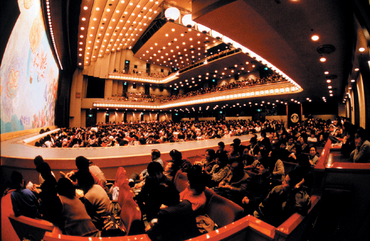 松竹株式会社　新橋演舞場 ★ここでしか味わえない特別な体験を★
OJTが充実しているから、
接客がはじめての方でも安心してスタートできます♪
