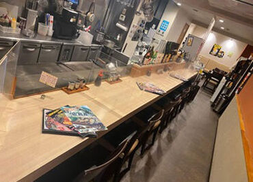 ☆神待遇☆
髪型・髪色・ピアス・ネイル⇒全部自由♪
まかない無料＆好きなメニューを選んでOK！
＼応募待ったなし！／