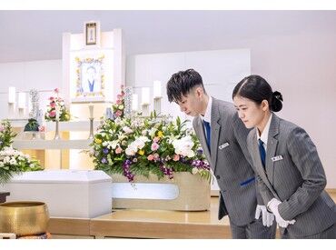 泉佐野セレモ平安 正社員募集！20～30代の若手スタッフが中心となって活躍中！
雰囲気の良い職場で、チームワークの良さが大きな自慢です◎
