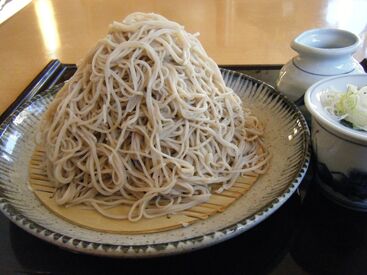 名物"横綱そば"
蕎麦を含む絶品まかないもあり◎
学生さん、フリーターさん、主婦さん
活躍中♪
