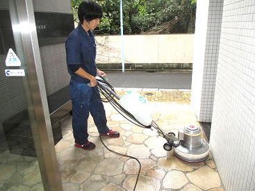 株式会社 クリーンデザイン 専用の機械を使いますが、すぐ覚えられます♪