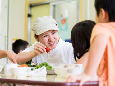 株式会社LEOC　英明幼稚園　堺リベラル中学高校内厨房/203719 主婦さんが多数活躍中の職場です♪
とっても和やかな雰囲気だから
自分のペースで少しずつお仕事を
覚えていただけますよ(*^^*)