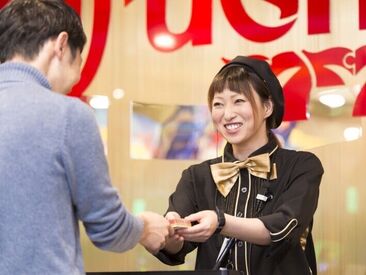 ★落ち着いた雰囲気の制服もスタッフから大好評★
派手な制服は、、、という方にもオススメ！
女性もスラックスの制服になります