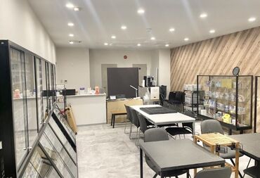 土日休み希望などシフト融通も◎
幅広い業務に携われて経験値もUP！
コレクター寄りのお店なので客層もよく、客単価も高め★