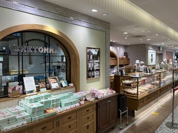 ブルトンヌ 渋谷ヒカリエシンクス店 スイーツSHOPで販売スタッフ大募集♪
大学生の方、未経験の方大歓迎.